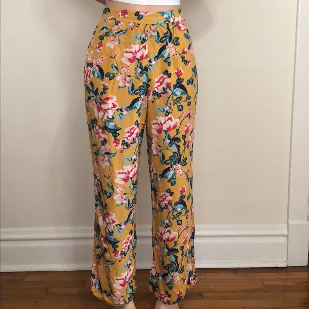 Xhilaration high-waited flowy pants